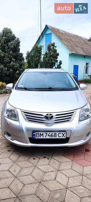 2010 toyota avensis