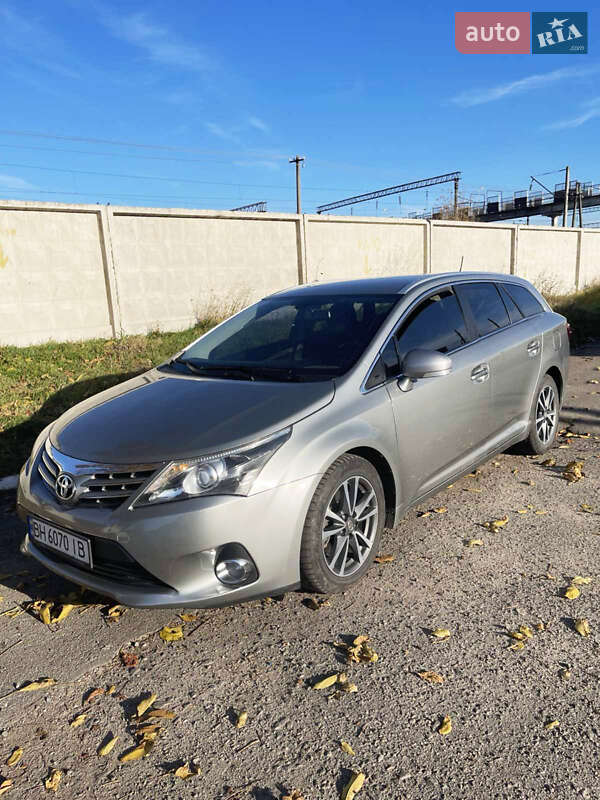 2014 toyota avensis