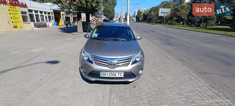 2014 toyota avensis