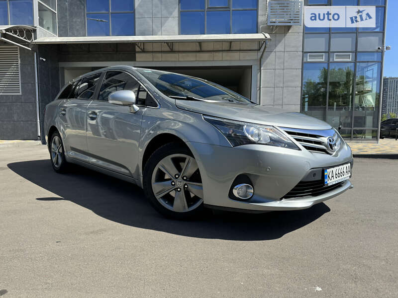 2015 toyota avensis