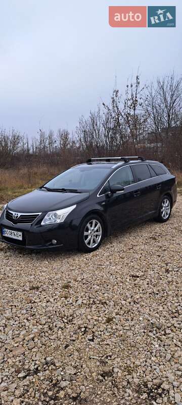 2010 toyota avensis