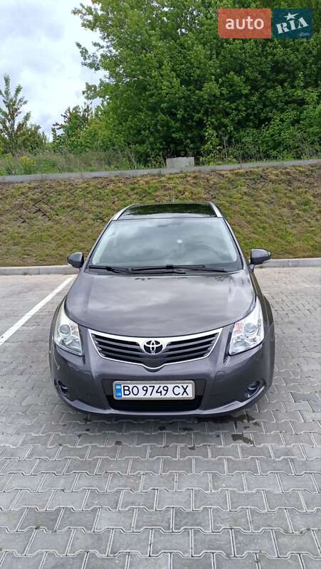2011 toyota avensis