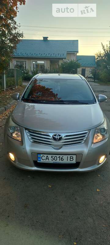 2011 toyota avensis