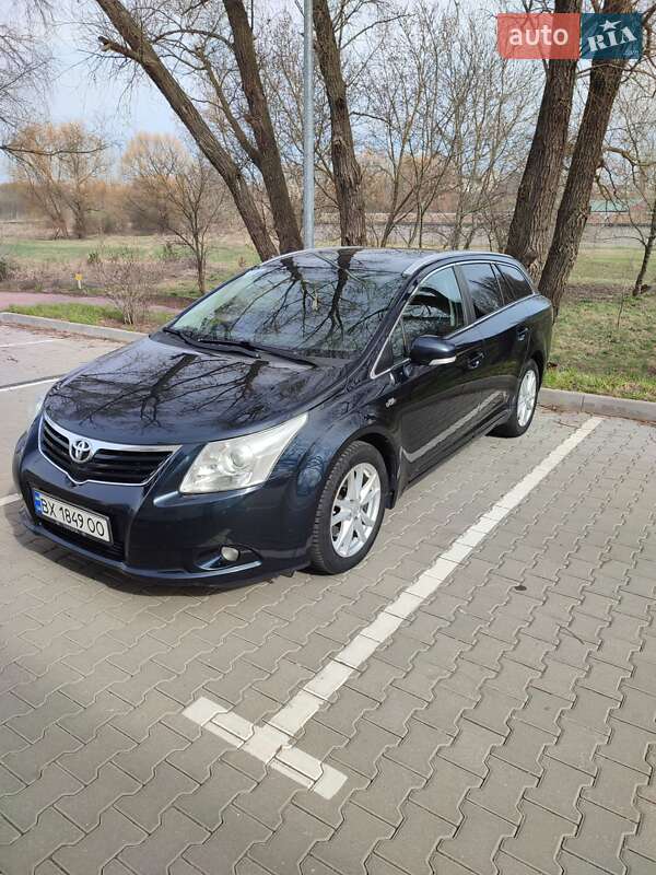 2011 toyota avensis