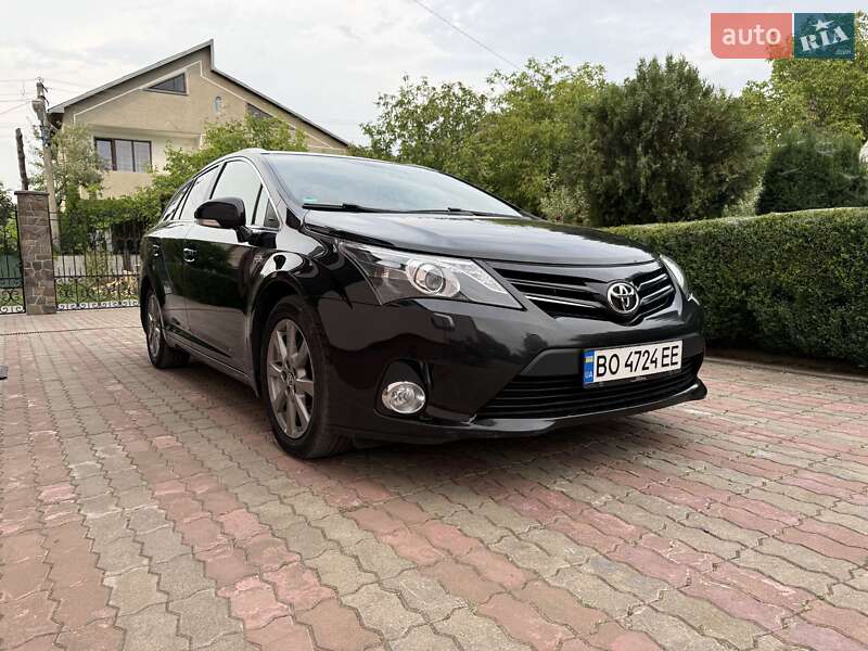 2012 toyota avensis