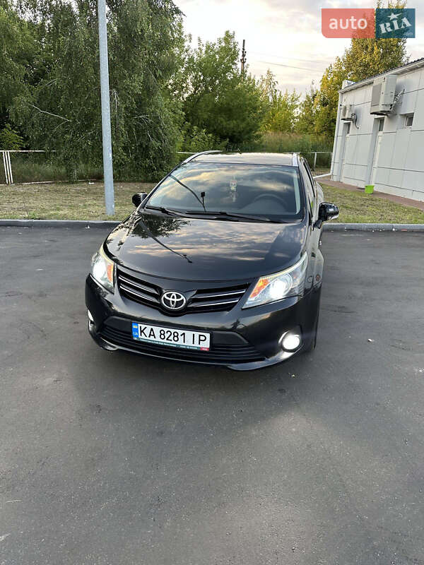 2012 toyota avensis