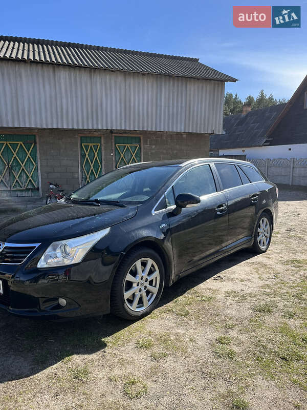 2010 toyota avensis