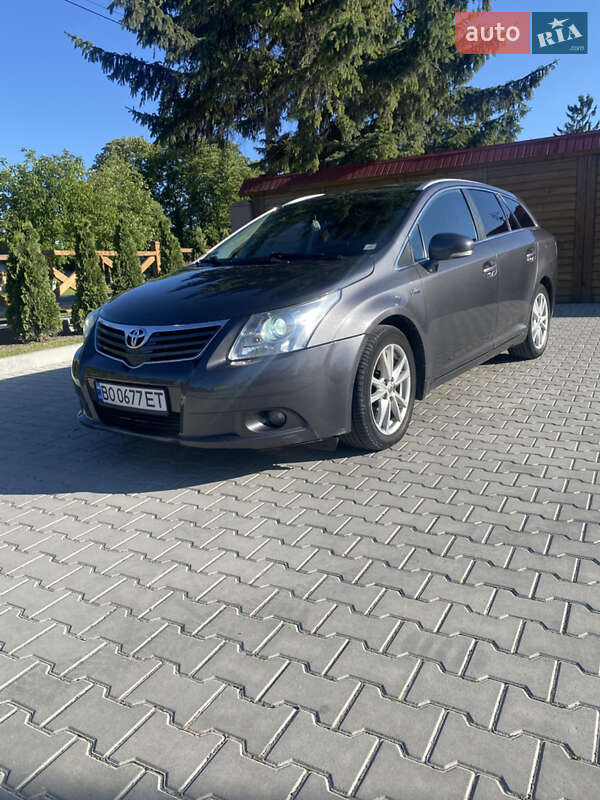2010 toyota avensis
