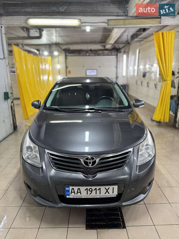 2011 toyota avensis