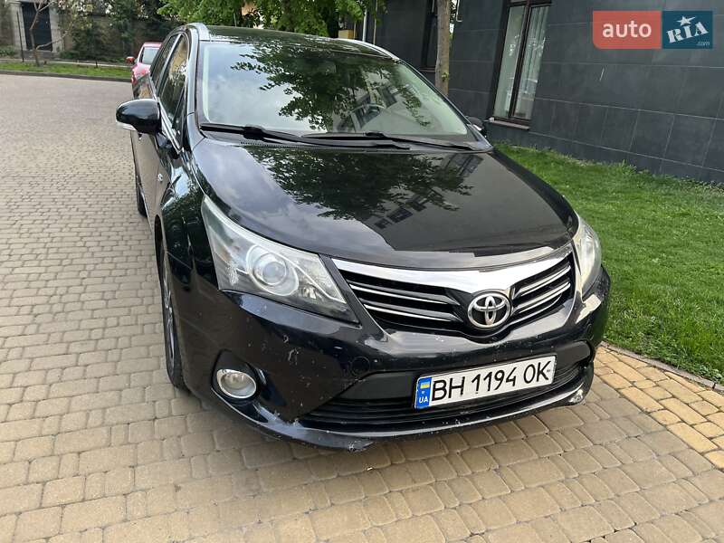 2013 toyota avensis