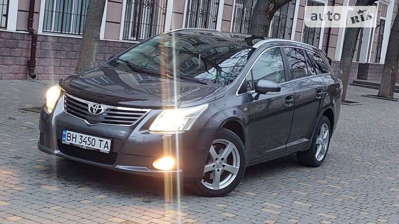 2010 toyota avensis