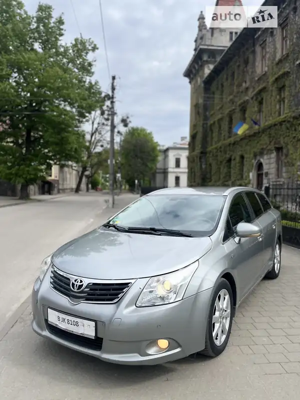 2010 toyota avensis