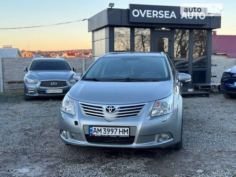 2010 toyota avensis