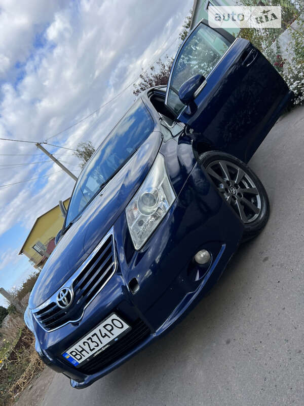 2011 toyota avensis