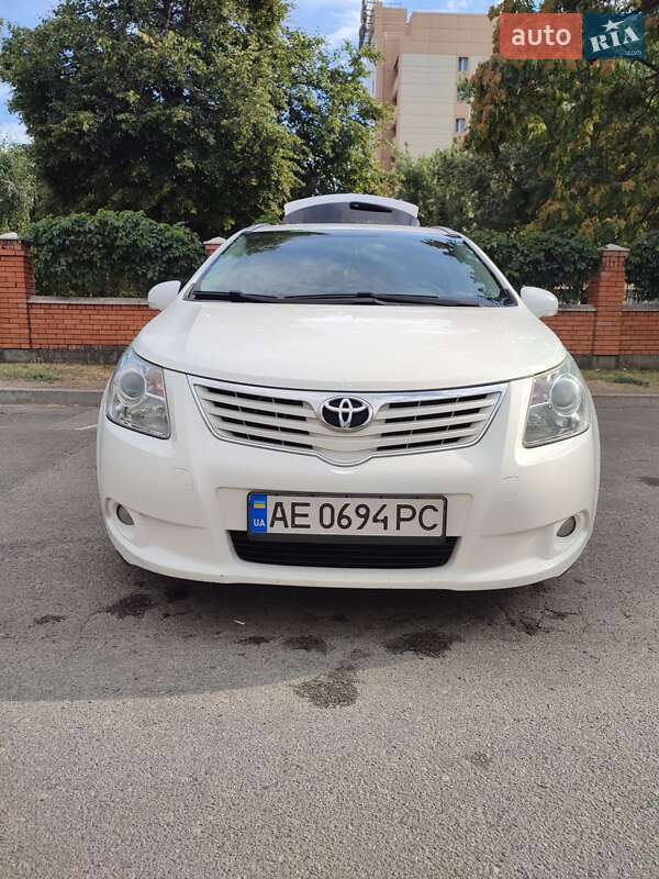 2011 toyota avensis