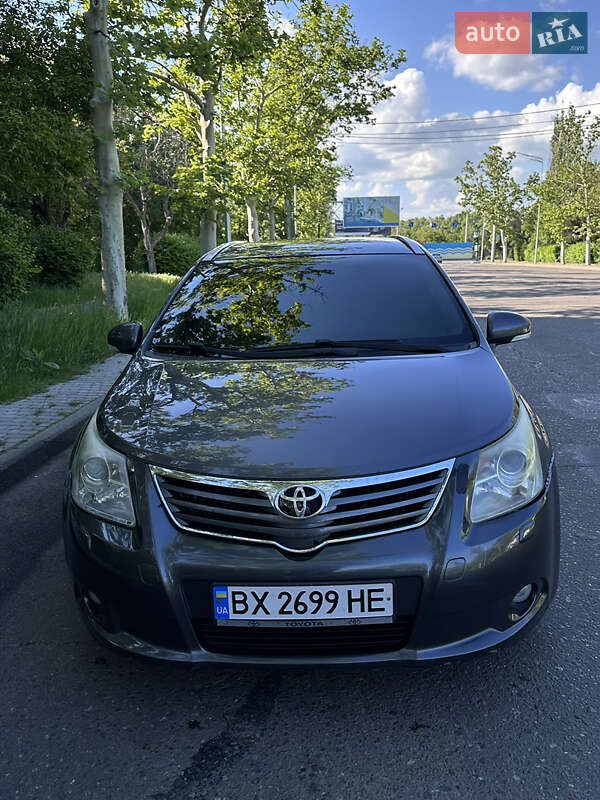 2011 toyota avensis