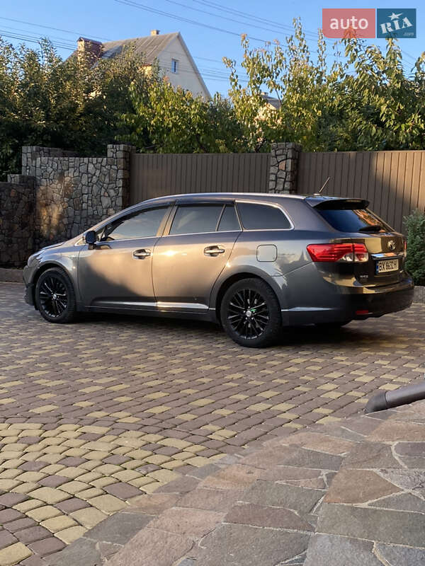 2013 toyota avensis