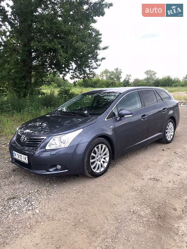 2010 toyota avensis