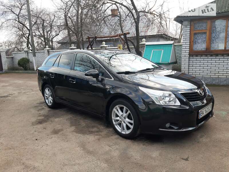 2011 toyota avensis