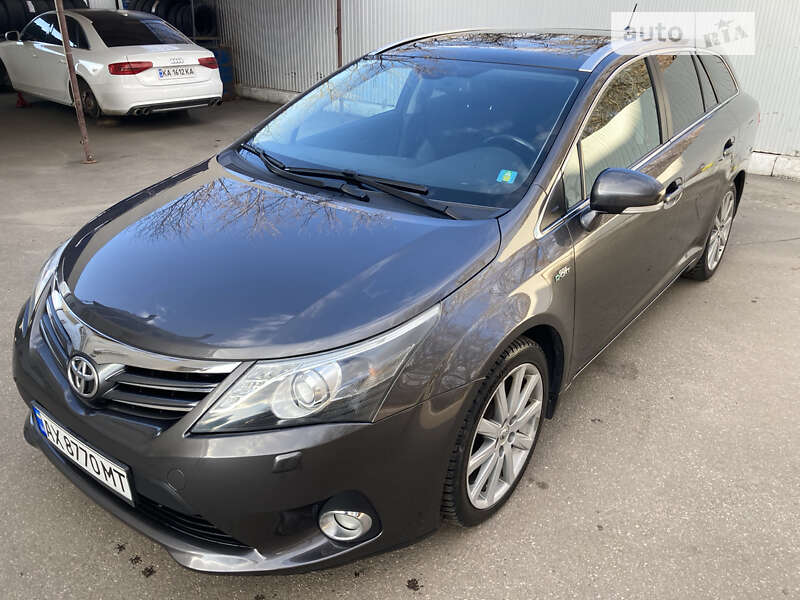2011 toyota avensis