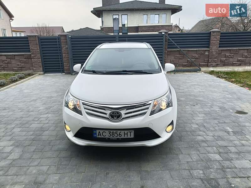 2013 toyota avensis