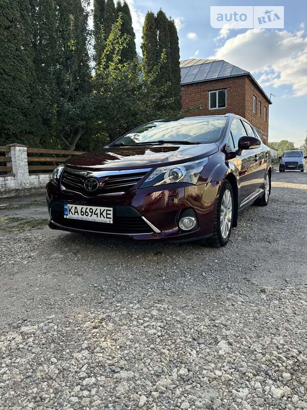 2013 toyota avensis