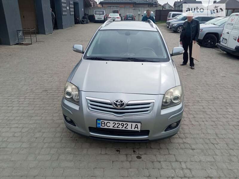 2008 toyota avensis