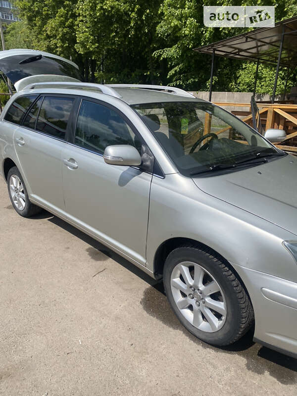 2006 toyota avensis