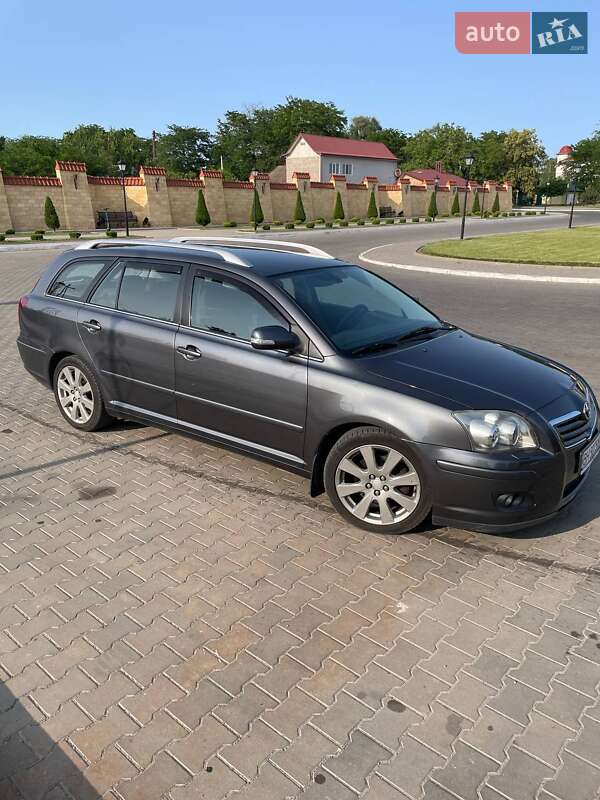 2008 toyota avensis