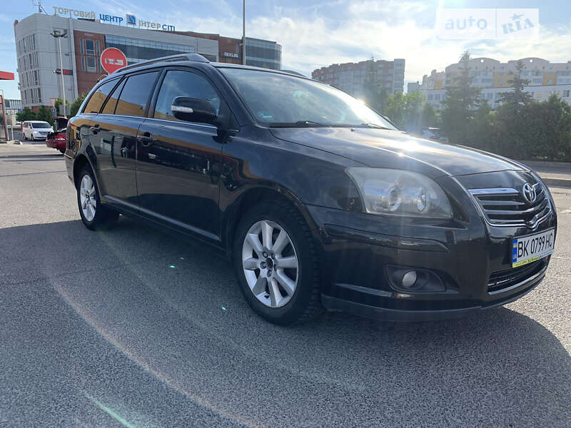 2008 toyota avensis