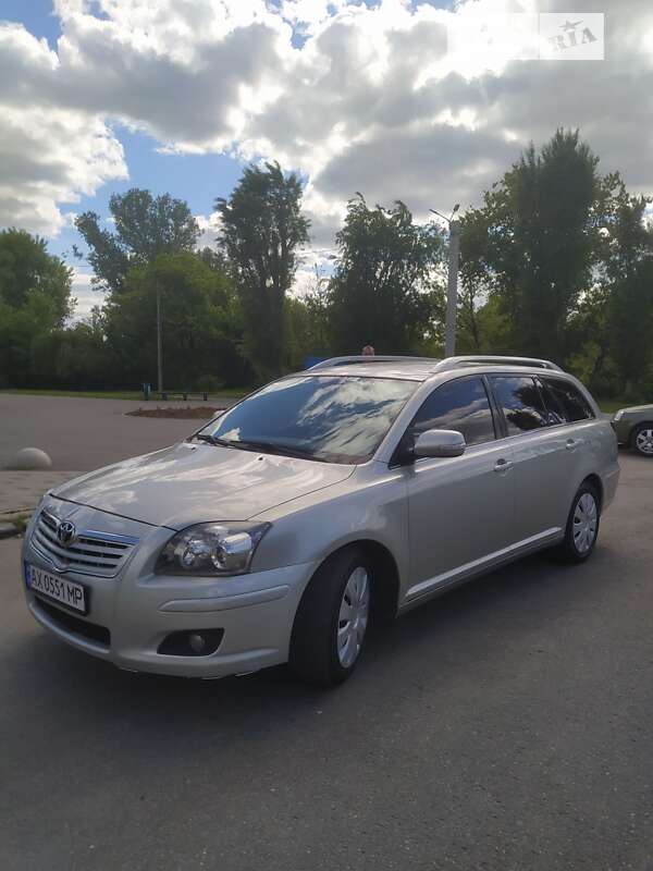 2008 toyota avensis