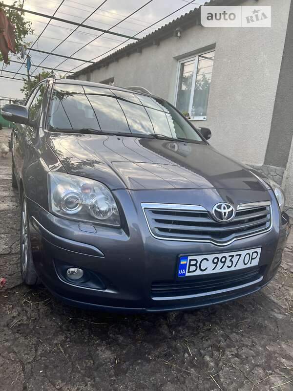 2008 toyota avensis