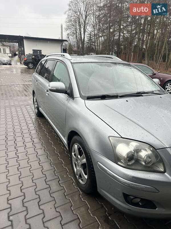 2008 toyota avensis