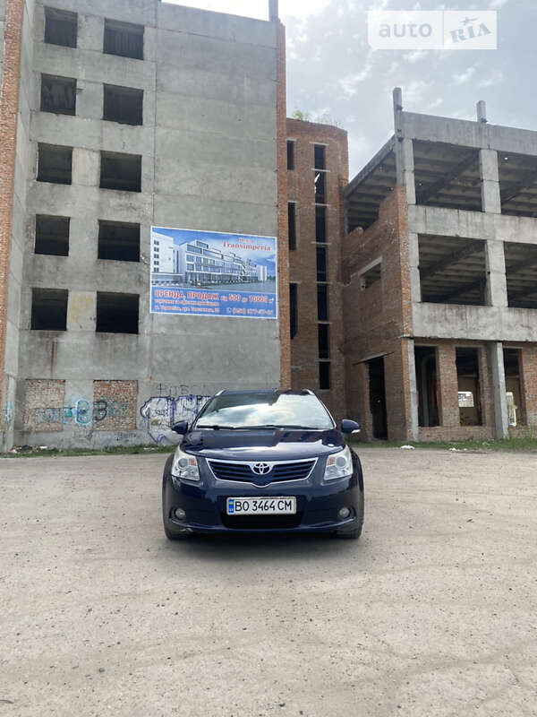 2010 toyota avensis
