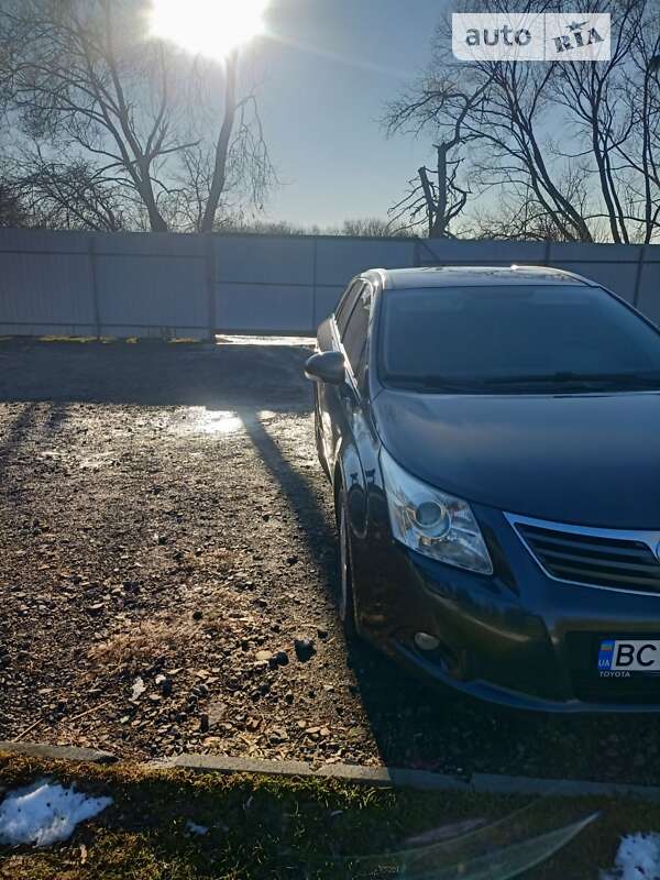 2010 toyota avensis