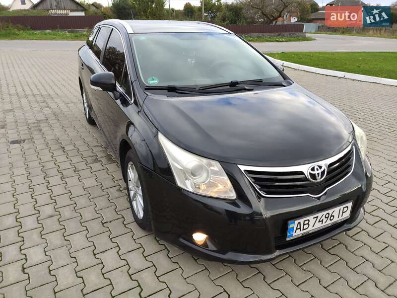 2010 toyota avensis