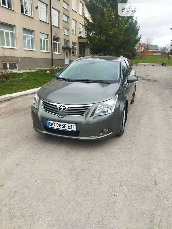 2010 toyota avensis
