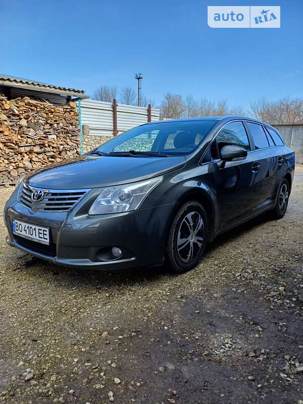 2011 toyota avensis