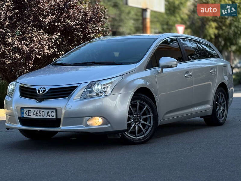 2011 toyota avensis