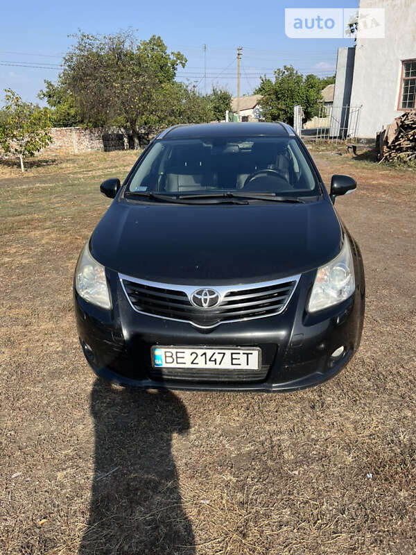 2011 toyota avensis