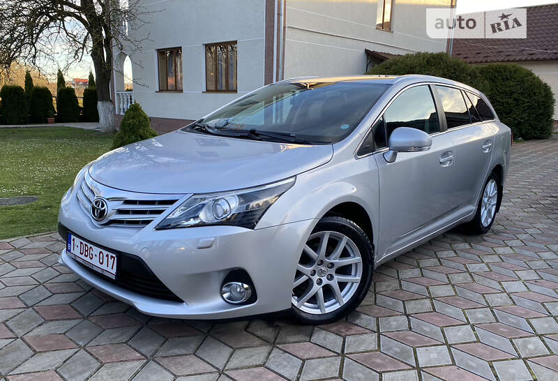 2013 toyota avensis