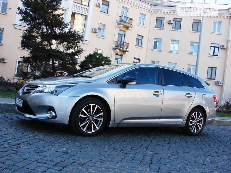 2013 toyota avensis