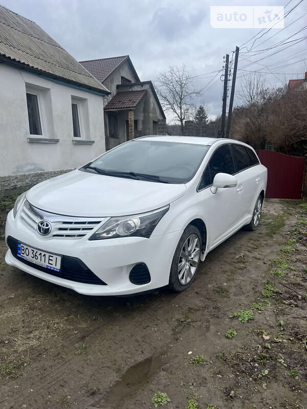 2013 toyota avensis