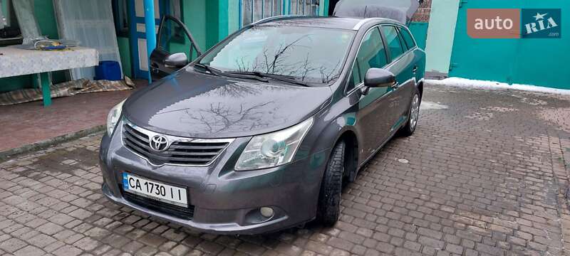2010 toyota avensis