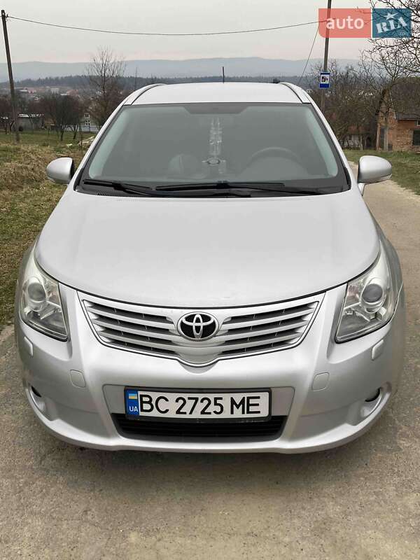 2010 toyota avensis