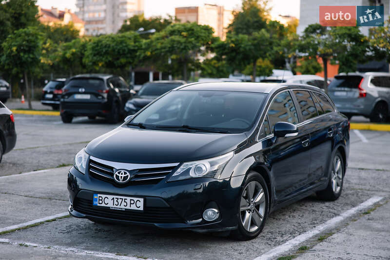 2014 toyota avensis