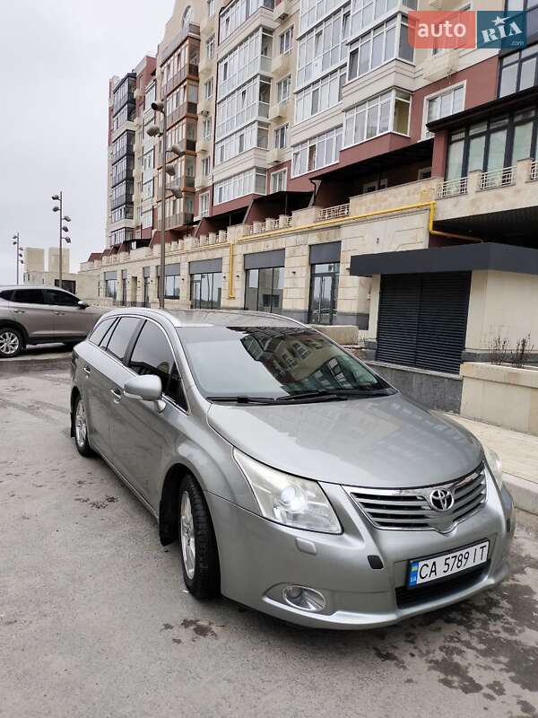 2008 toyota avensis
