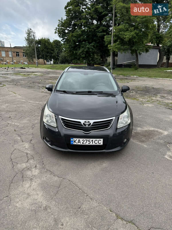 2010 toyota avensis