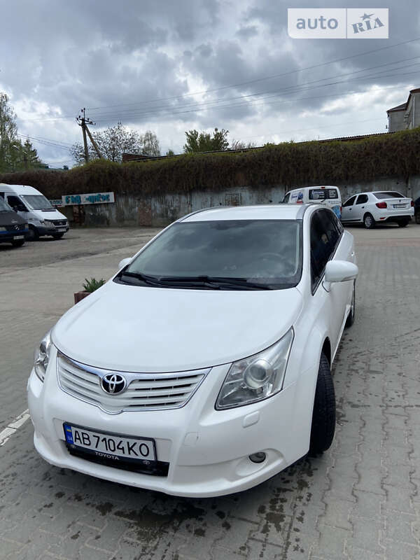 2010 toyota avensis