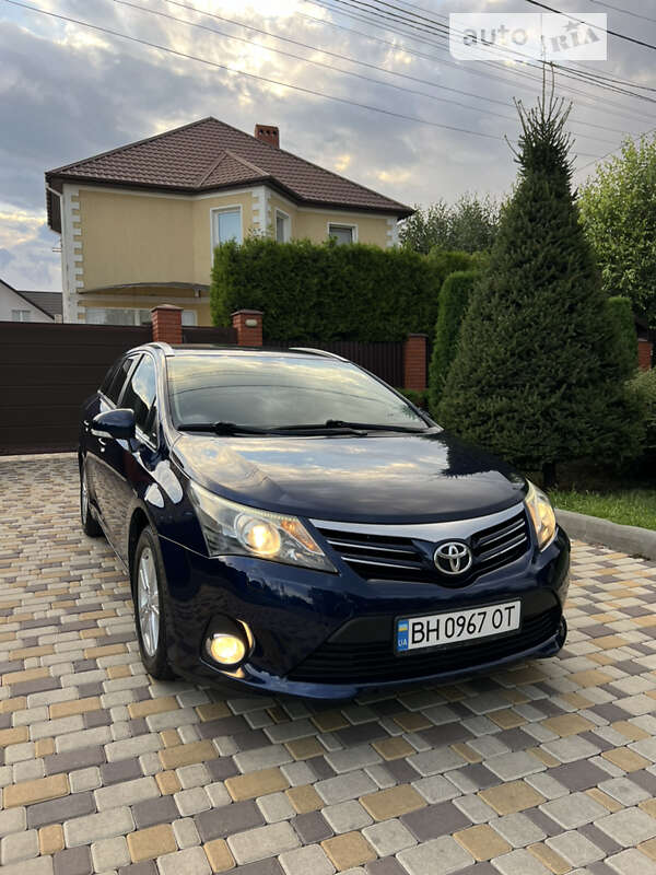 2013 toyota avensis